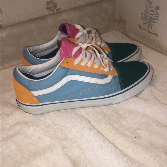 Vans - Picture 1 of 4